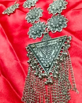 AADI NECKLACE