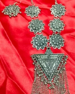 AADI NECKLACE