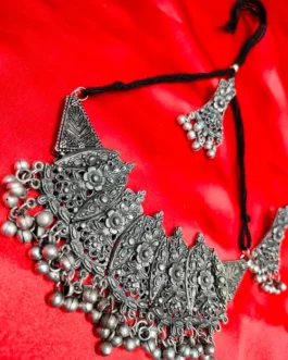 AASHINI NECKLACE