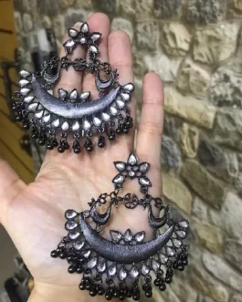 AJRA EARRING