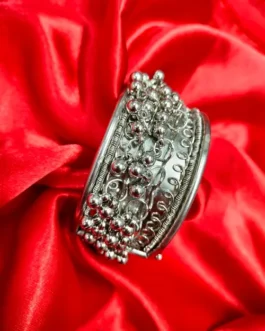AMIRA BANGLE