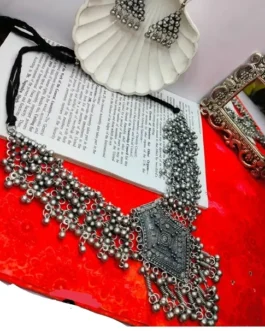 ANIKA NECKLACE