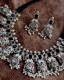 ANITA NECKLACE