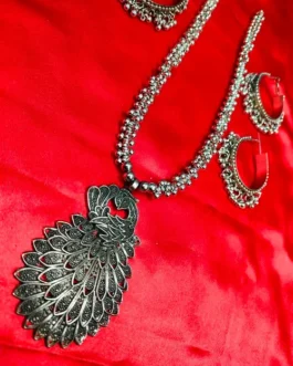 ANUKA NECKLACE