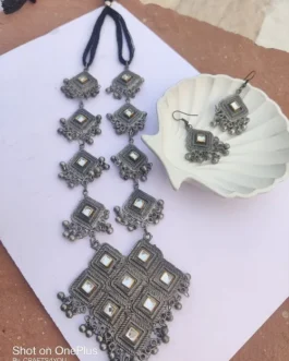 DISHA NECKLACE