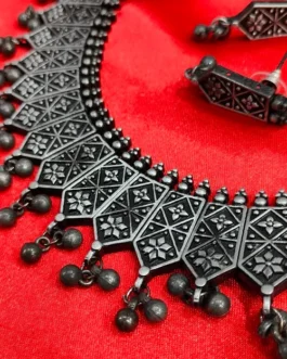 FALINA NECKLACE