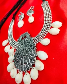 HIBA NECKLACE