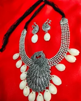 HIBA NECKLACE
