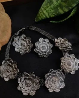 INSHU NECKLACE