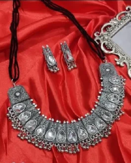 JACKLINE NECKLACE