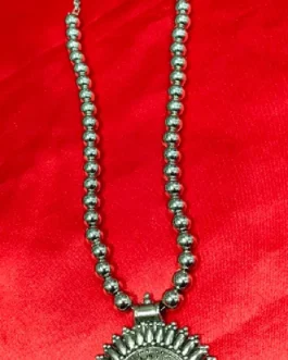 JANVI NECKLACE