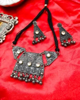 KATIE NECKLACE