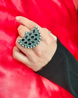 LAMEES FINGER RING