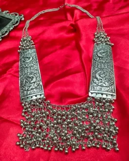 LUCY NECKLACE