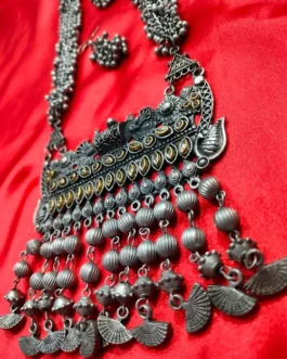MONI NECKLACE