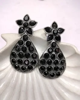 NIDA EARRING