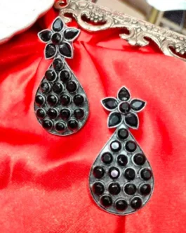 NIDA EARRING