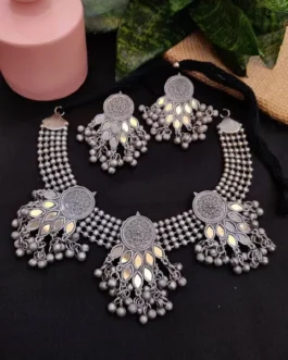 NIKITA NECKLACE