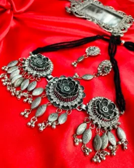 NITHYN NECKLACE