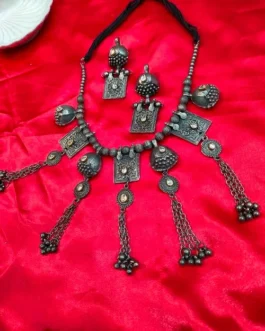 PRAMI NECKLACE