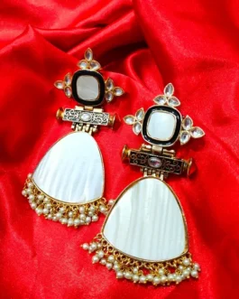 ROHA EARRING
