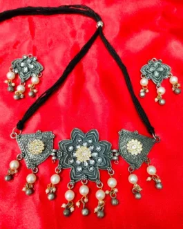 SOMYA NECKLACE