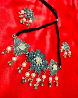 SOMYA NECKLACE