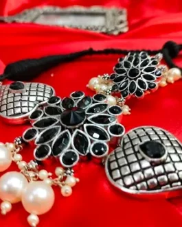 SYSHA NECKLACE