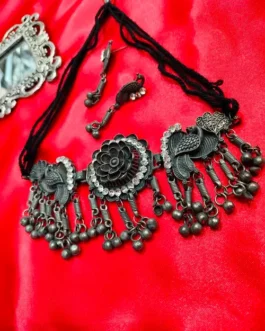 TANVI NECKLACE