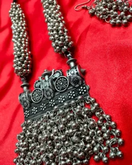 URVASHI NECKLACE