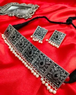 VANDNA NECKLACE