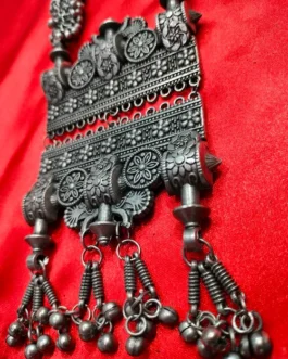VANIKA NECKLACE
