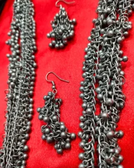 VANIKA NECKLACE
