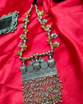 VIRUSHI NECKLACE