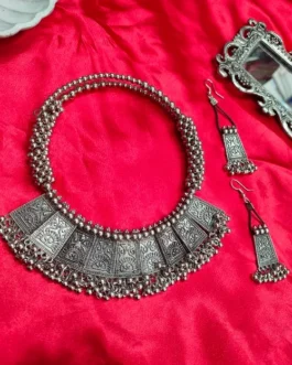WANDA NECKLACE