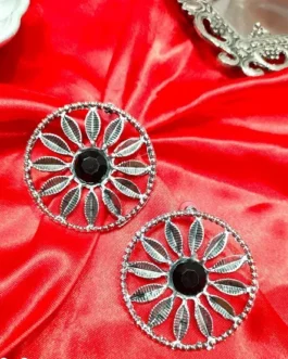 YUGNEET EARRING